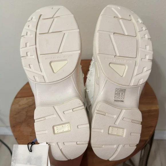 MCQ BY ALEXANDER MCQUEEN Ico Aratana Sneakers In White - Picture 9 of 11